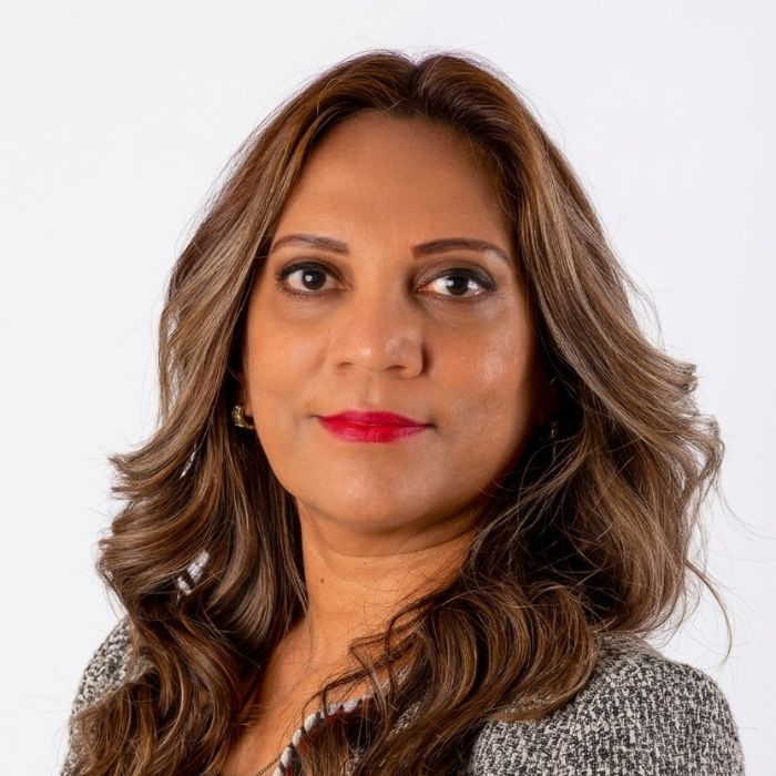 Dra María Elvira López